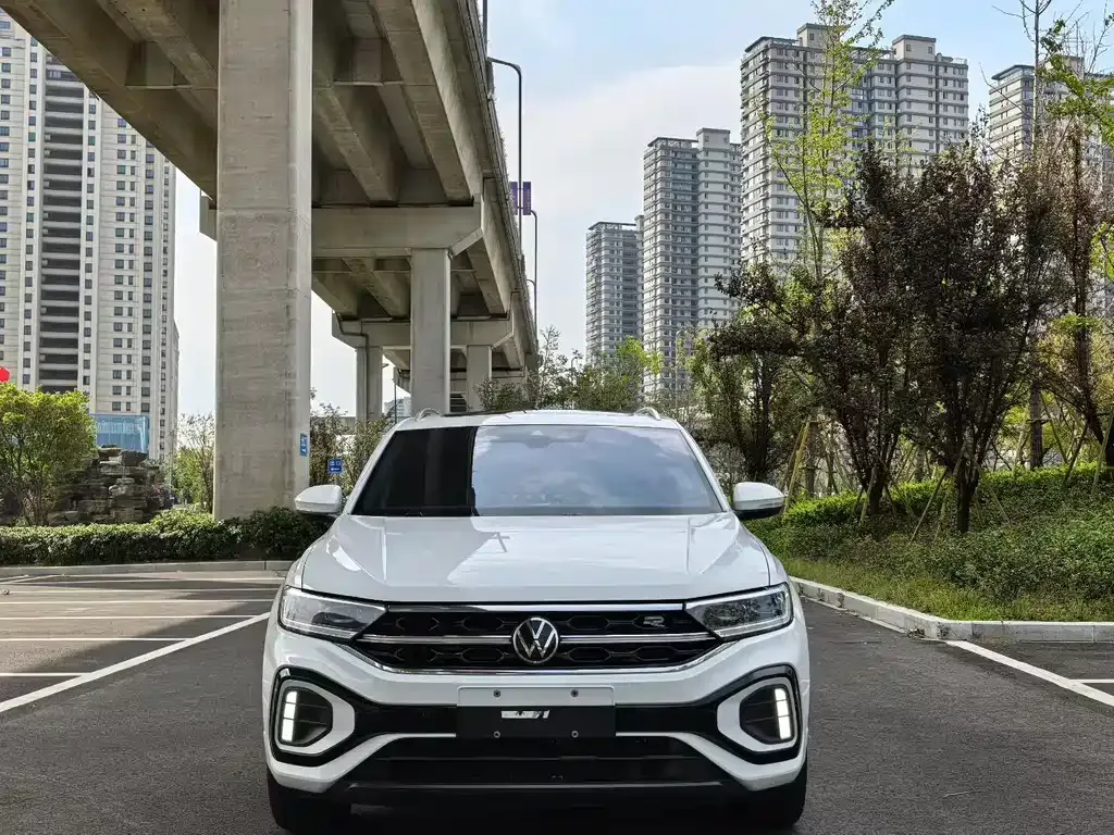 Volkswagen T-Roc — фото 1
