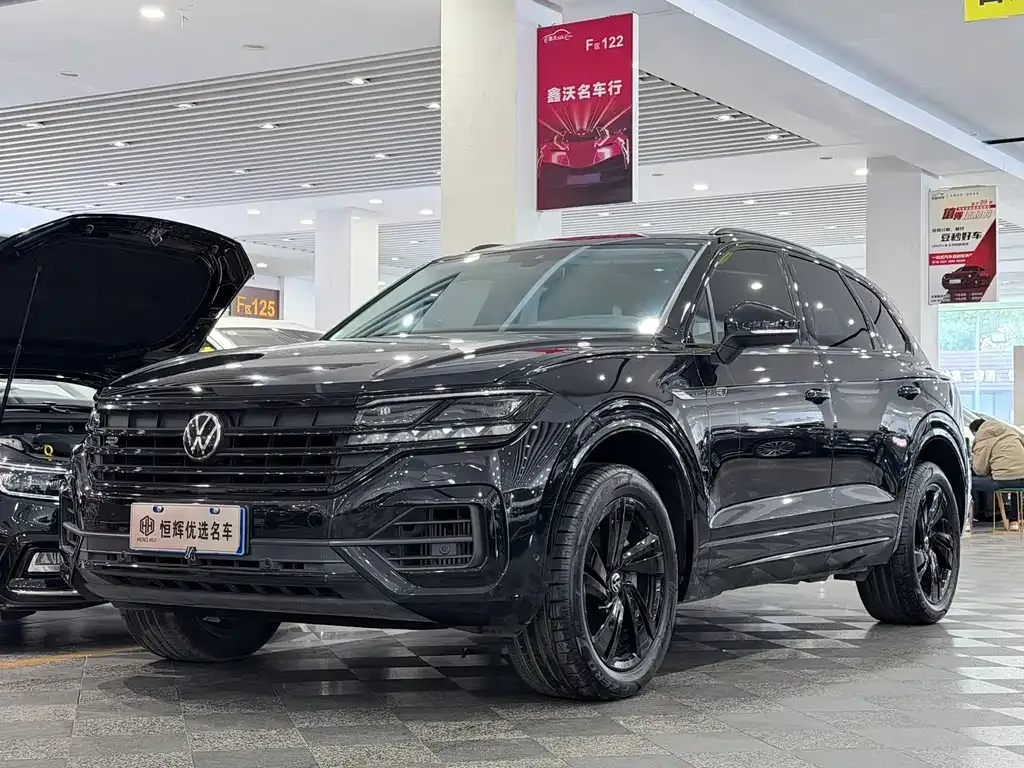 Volkswagen Touareg — фото 1