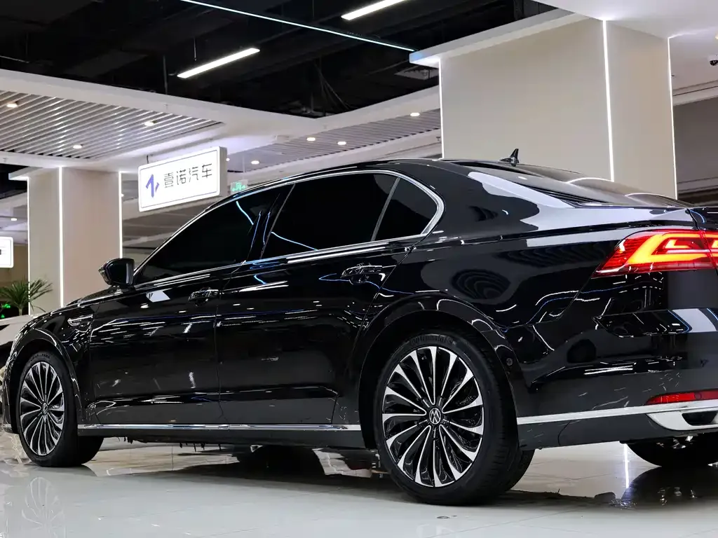 Volkswagen Phideon — фото 10