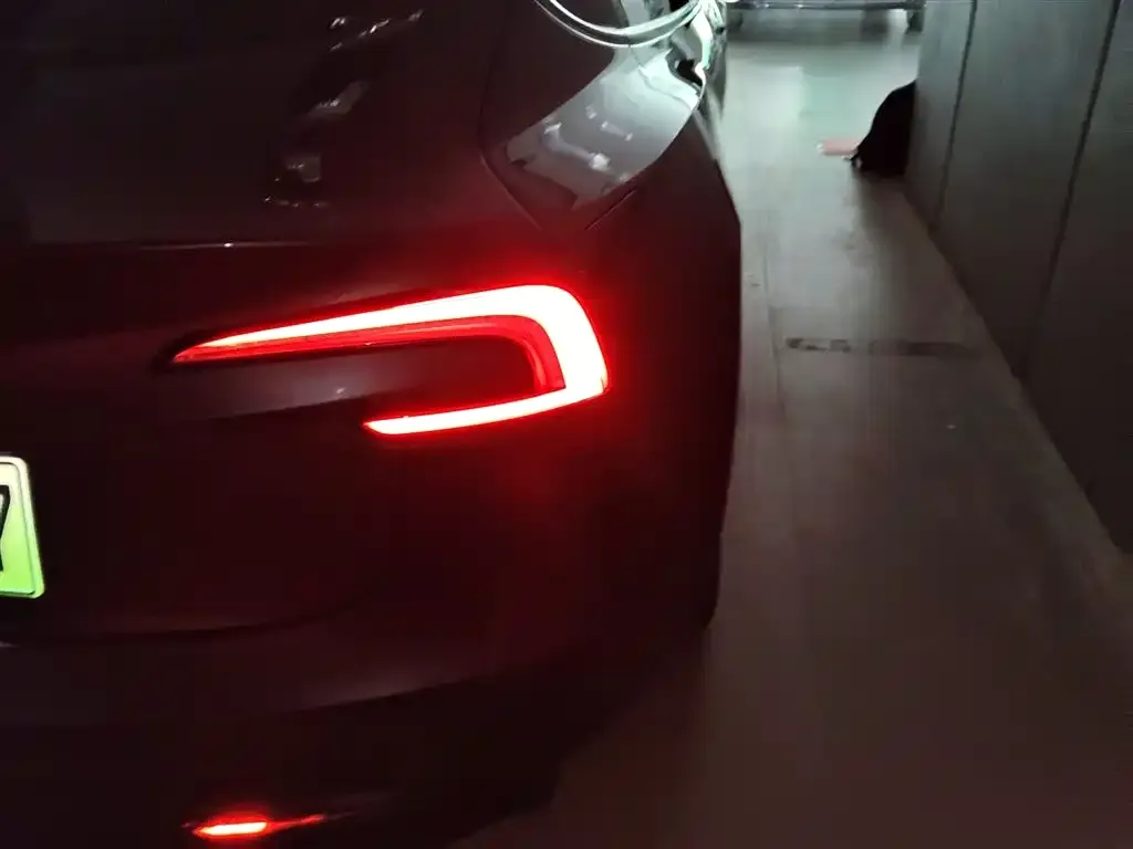 Tesla Model 3 — фото 8