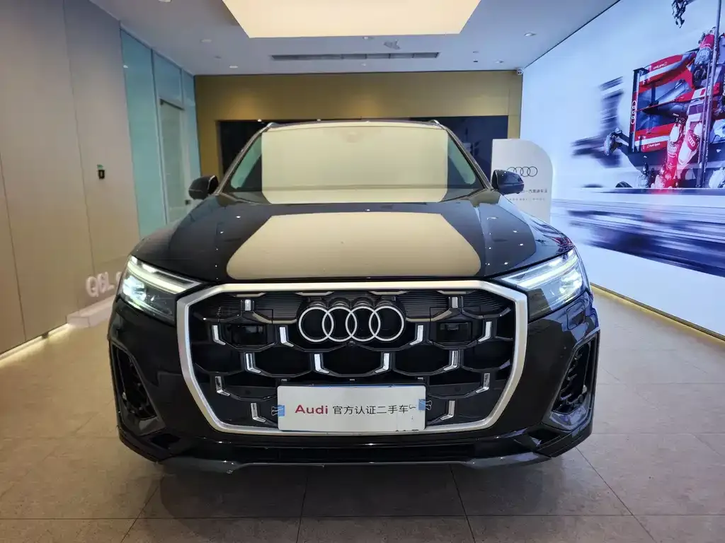 Audi Q7 2024 из CN, фото 2