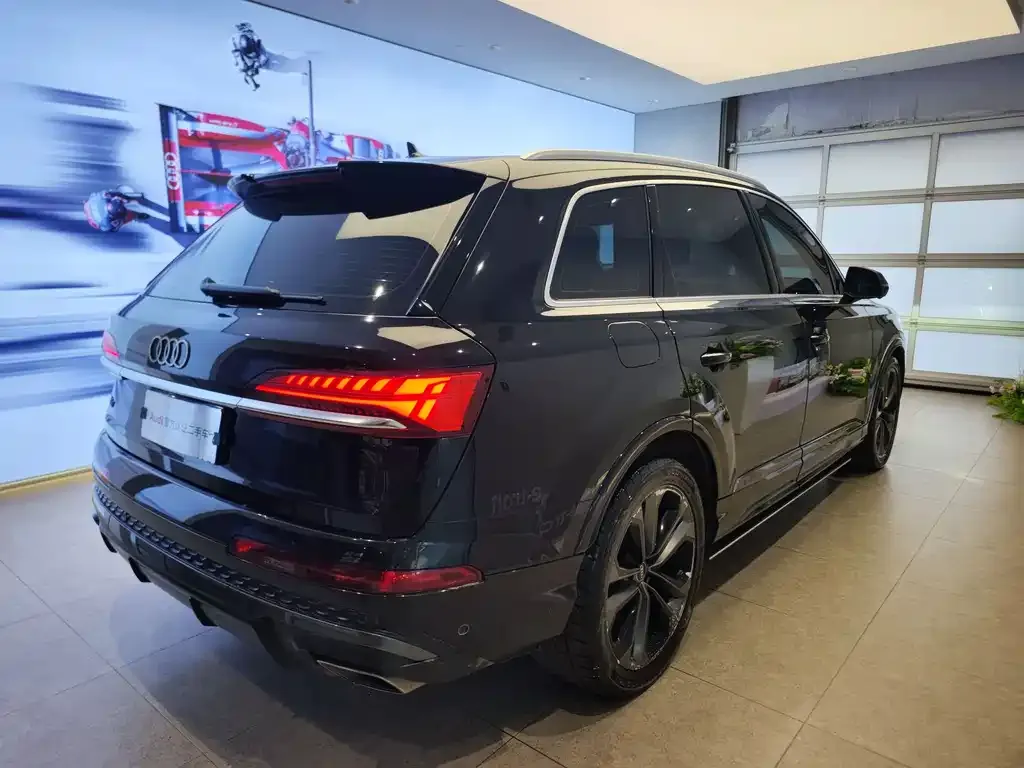 Audi Q7 2024 из CN, фото 3