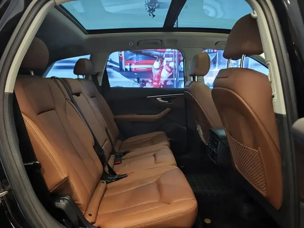 Audi Q7 2024 из CN, фото 7