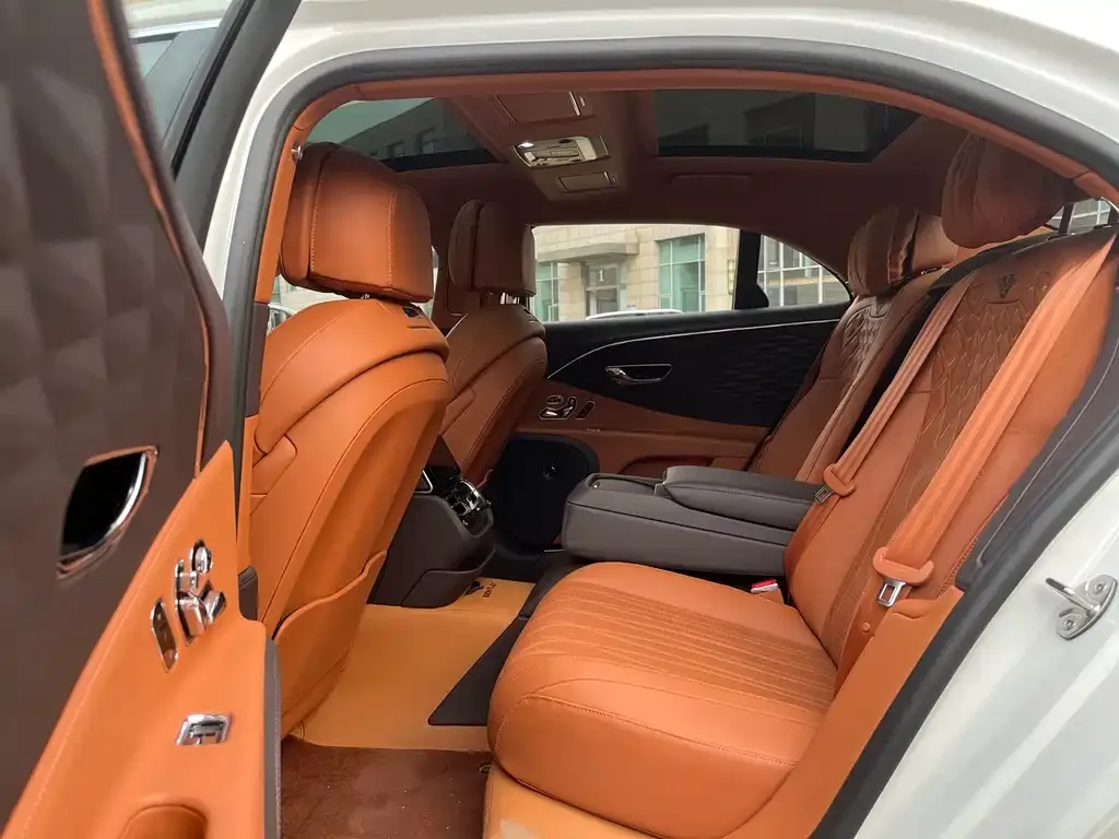 Bentley Flying Spur — фото 10