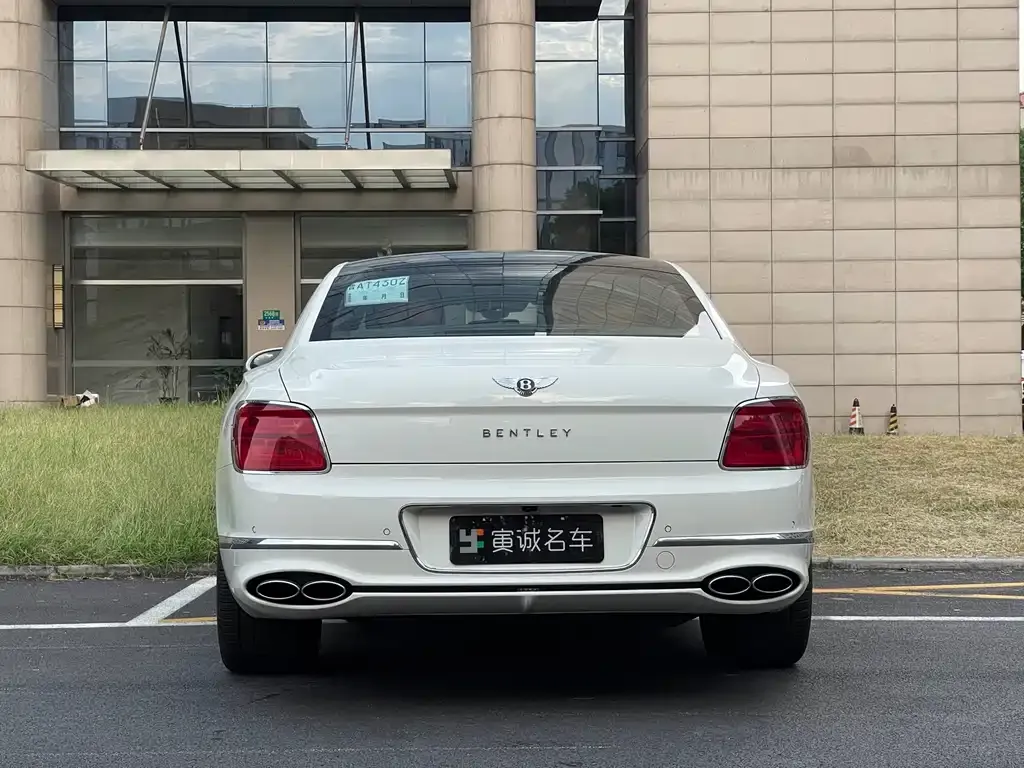 Bentley Flying Spur — фото 4