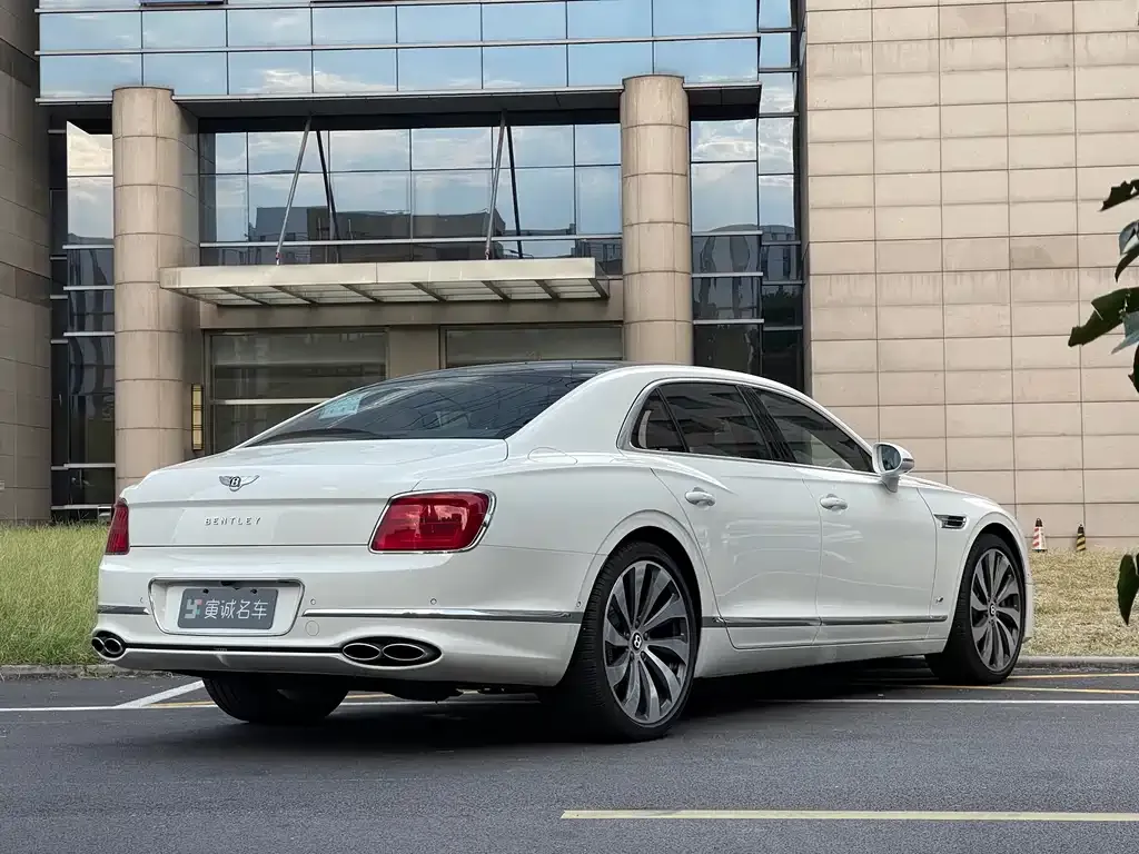 Bentley Flying Spur — фото 5