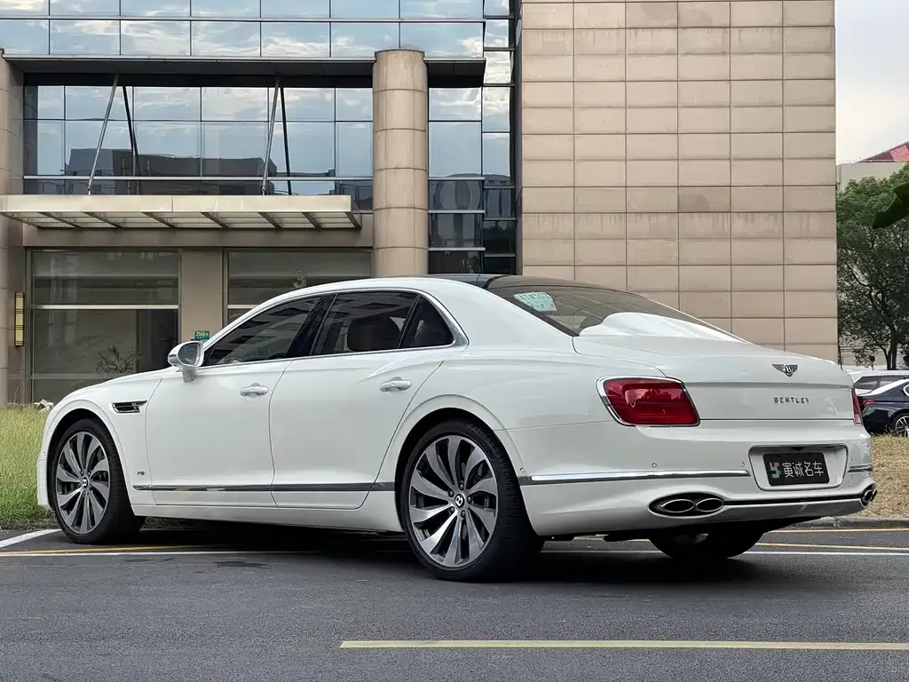 Bentley Flying Spur — фото 6