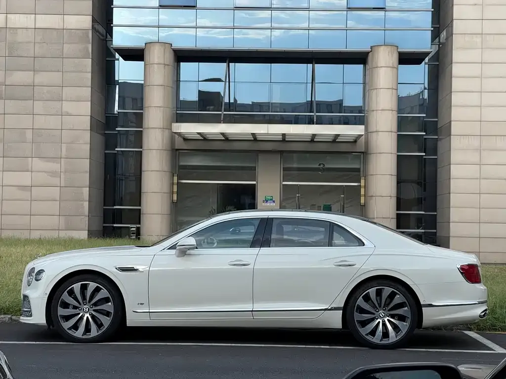 Bentley Flying Spur — фото 7
