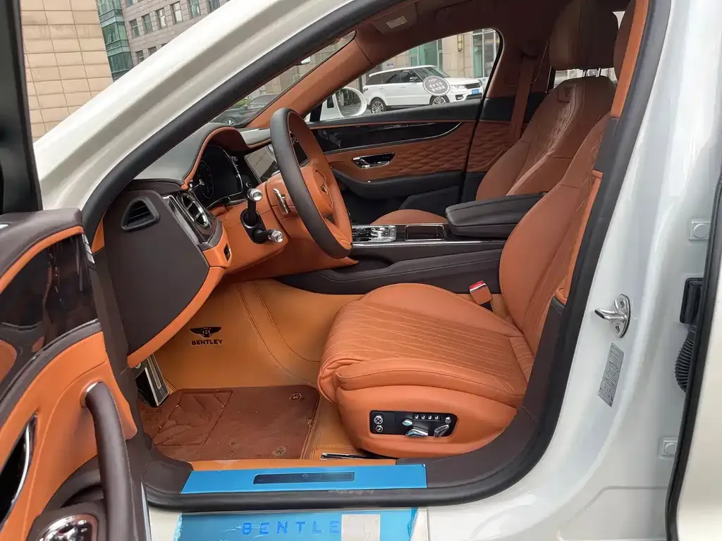 Bentley Flying Spur — фото 9