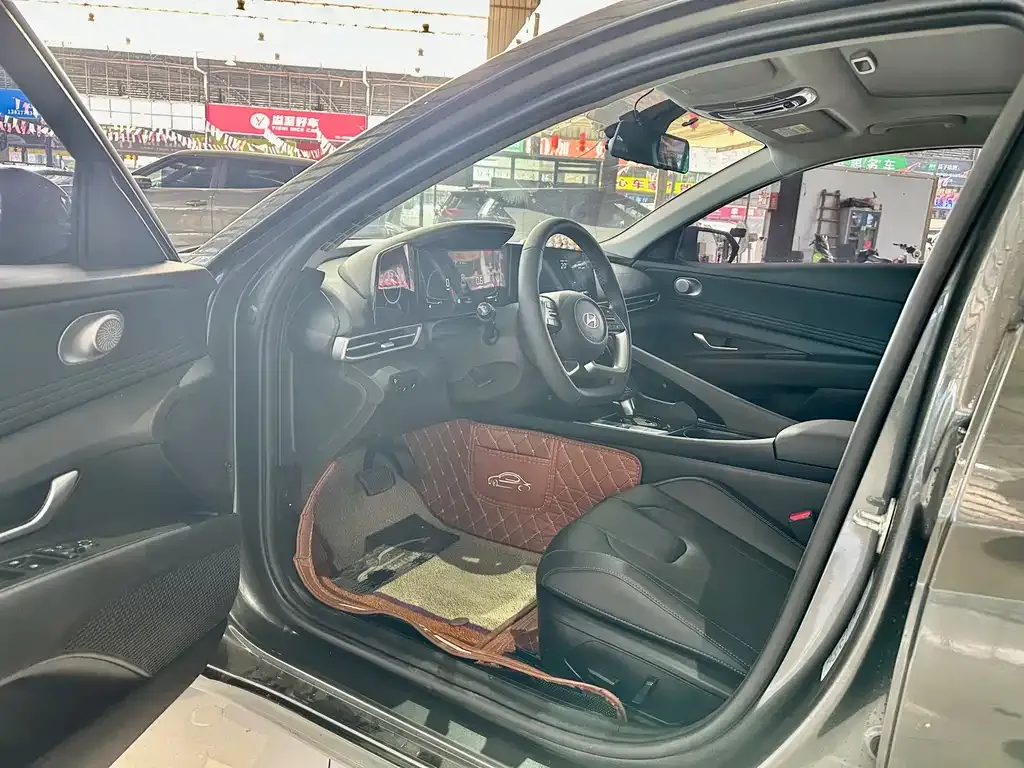 Hyundai Elantra — фото 10