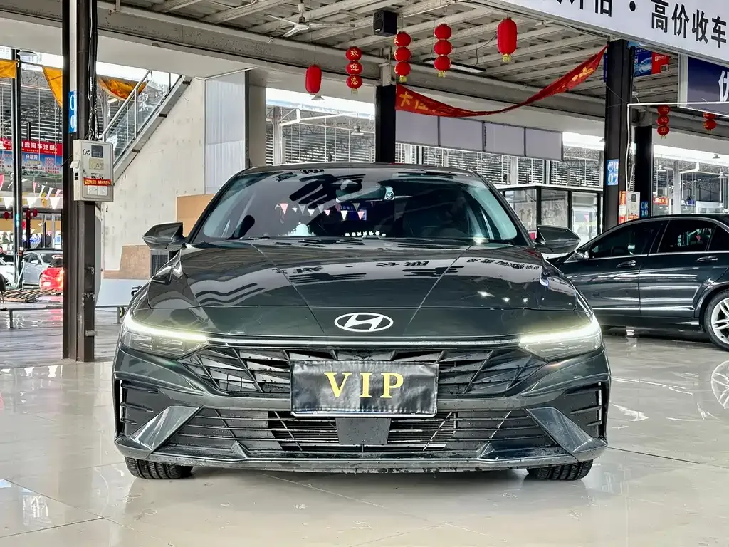 Hyundai Elantra — фото 2