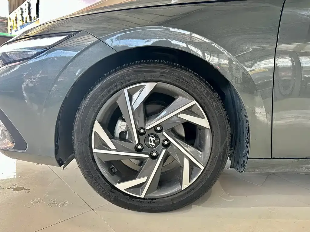 Hyundai Elantra — фото 7