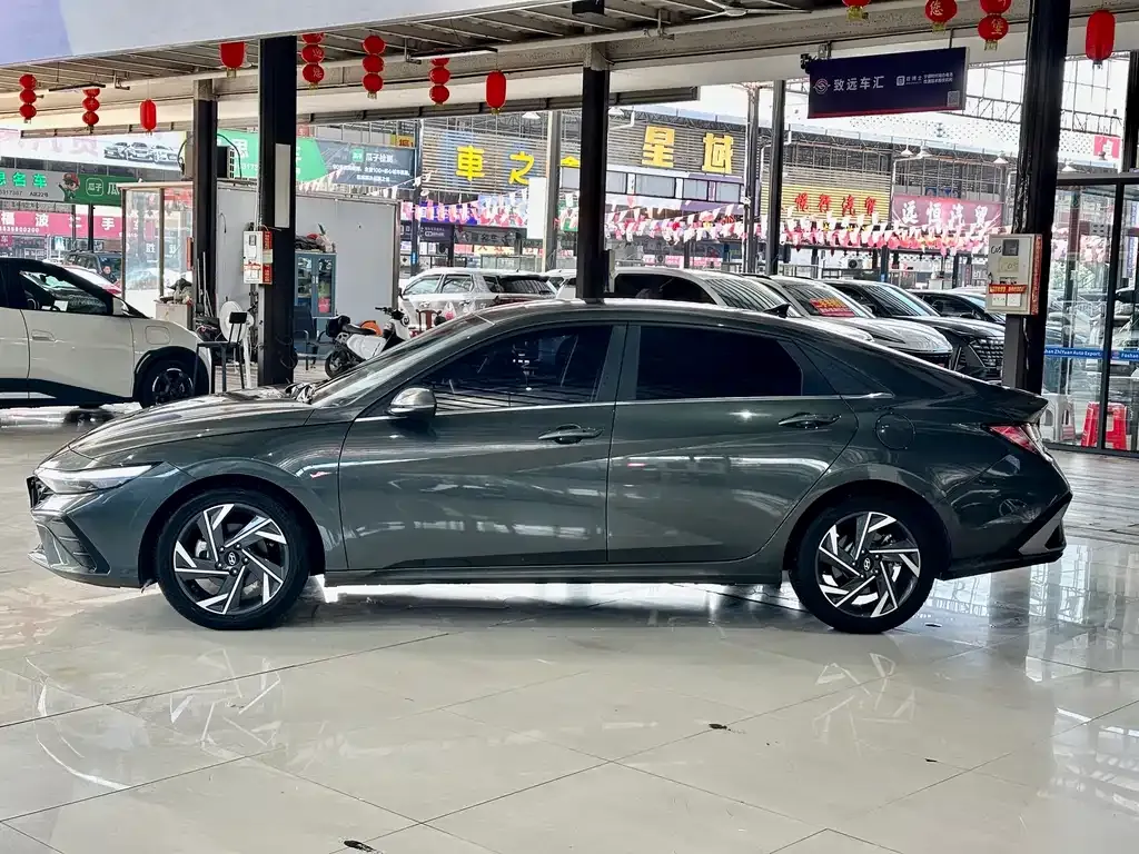Hyundai Elantra — фото 8