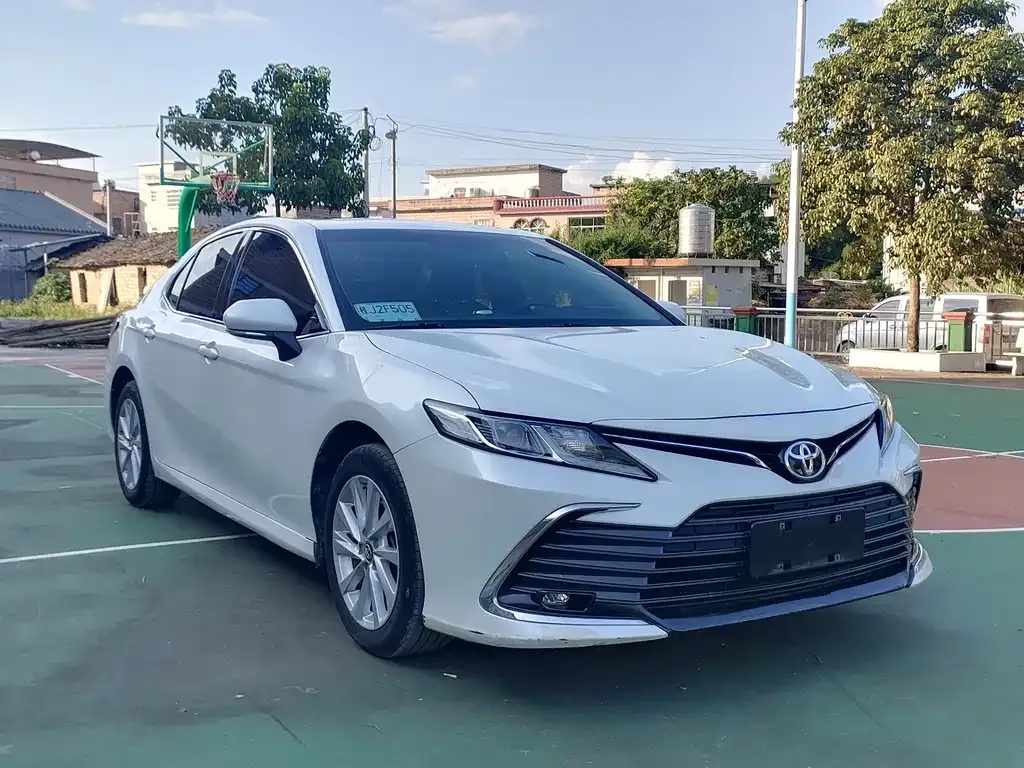 Toyota Camry — фото 3