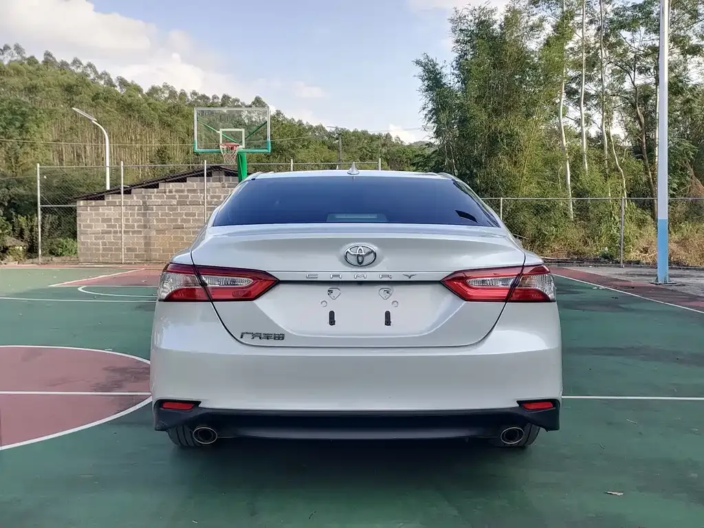 Toyota Camry — фото 5