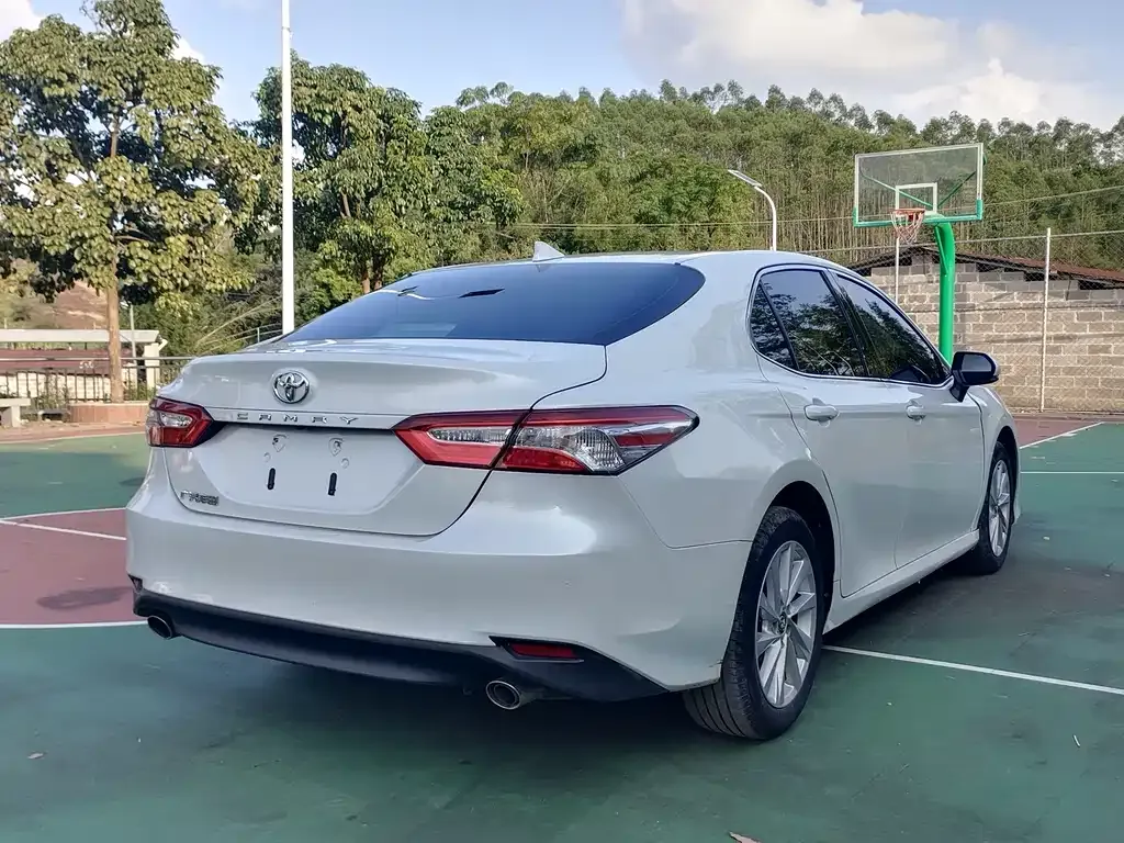 Toyota Camry — фото 6