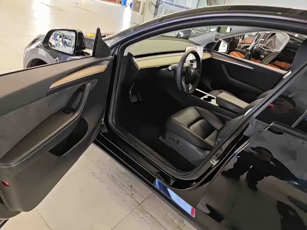 Tesla Model Y 2023 из CN, фото 2