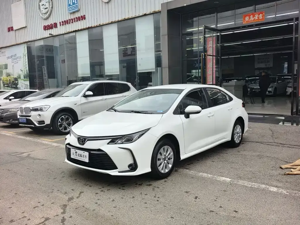Toyota Corolla — фото 1