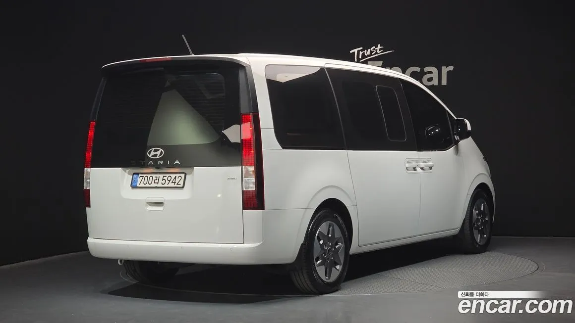 Hyundai Staria — фото 2