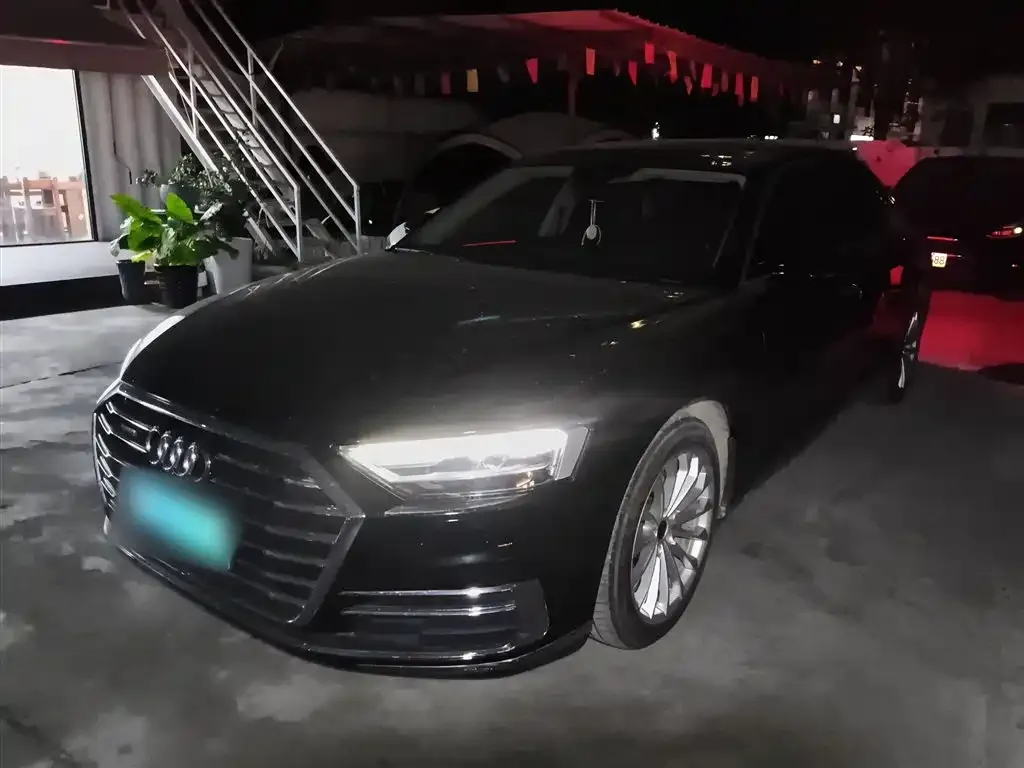 Audi A8 — фото 2