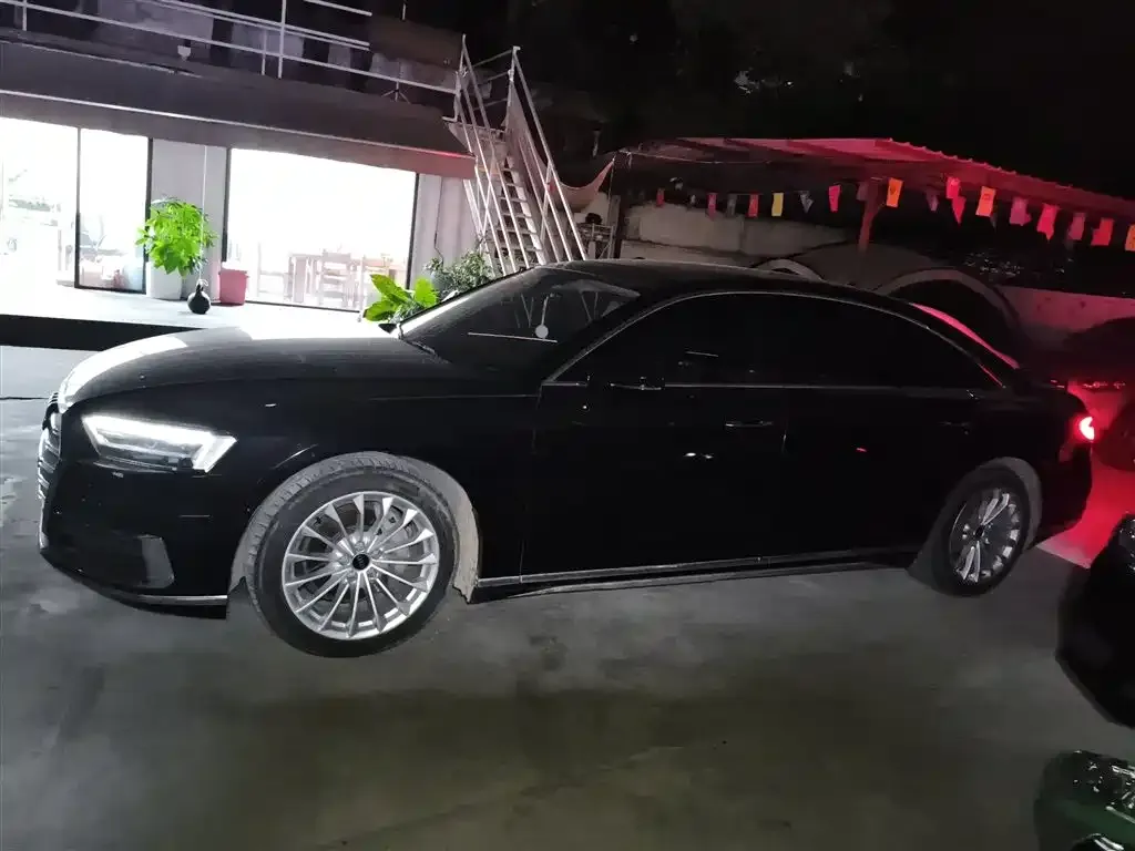 Audi A8 — фото 5