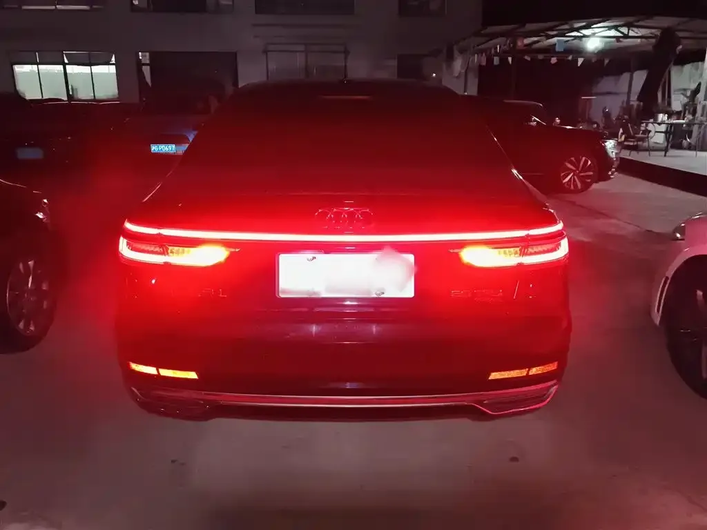 Audi A8 — фото 6