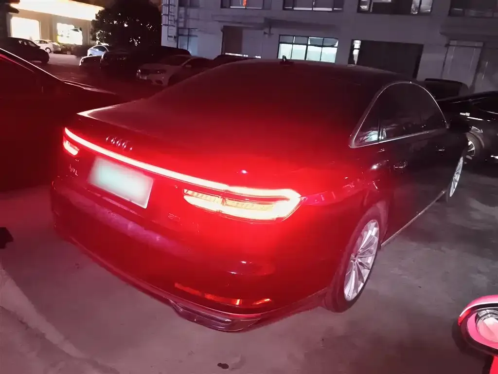 Audi A8 — фото 7