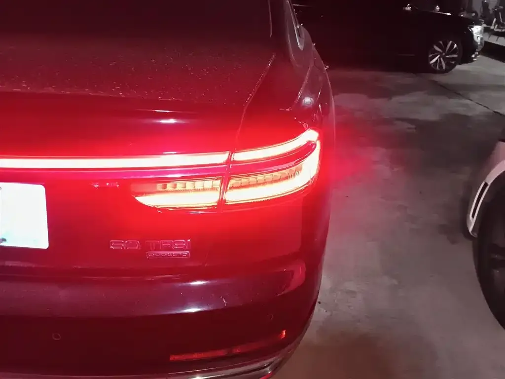Audi A8 — фото 8