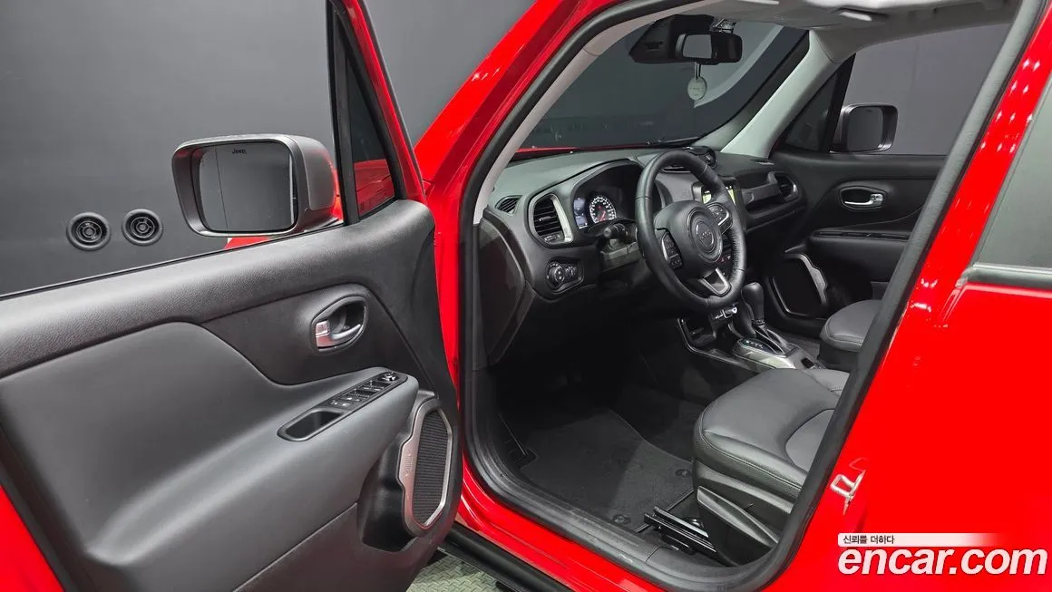 Jeep Renegade — фото 10