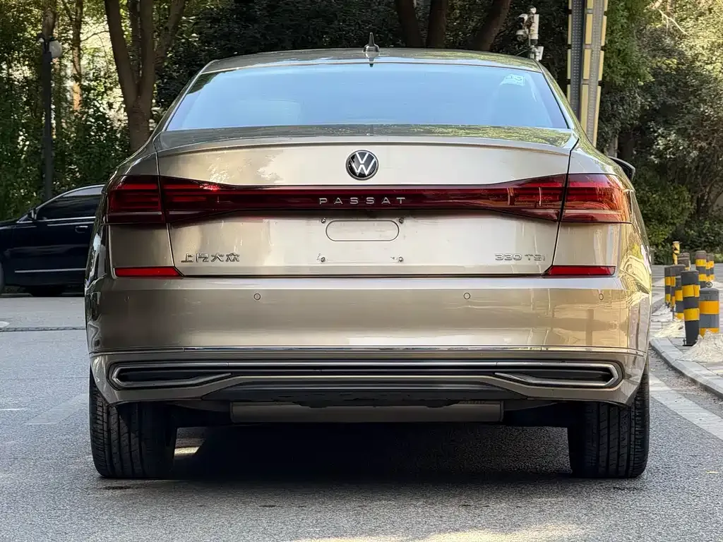 Volkswagen Passat — фото 7