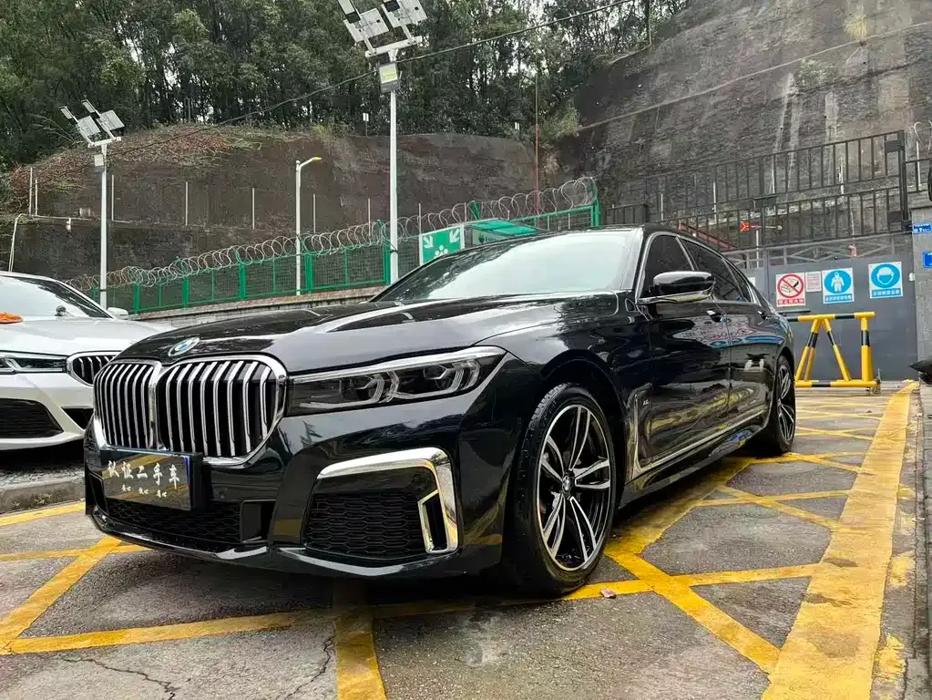 BMW 7 Series 2021 из CN, фото 1