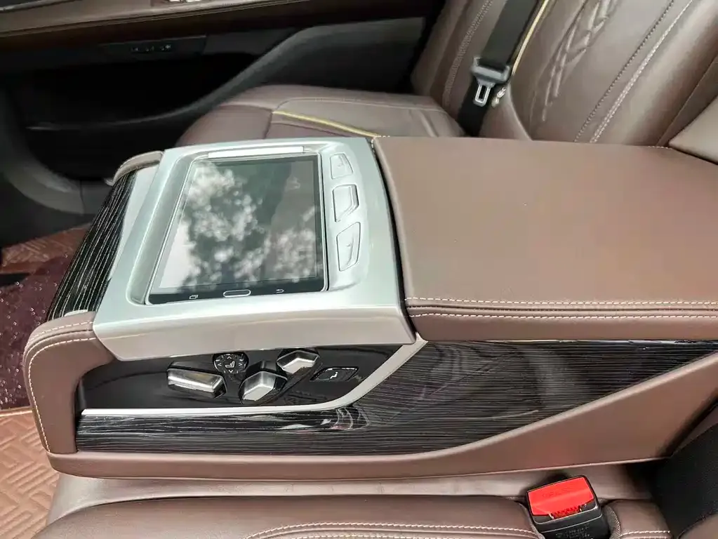 BMW 7 Series 2021 из CN, фото 10