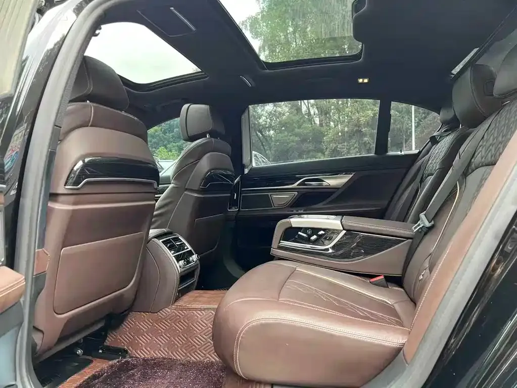 BMW 7 Series 2021 из CN, фото 7