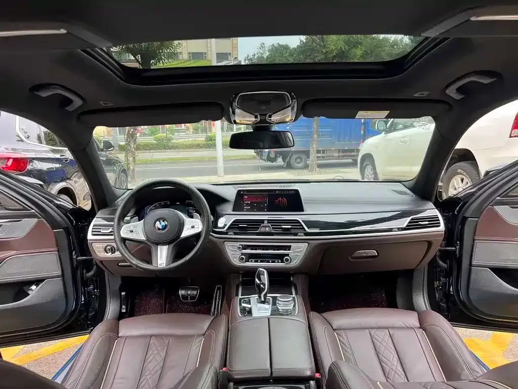 BMW 7 Series 2021 из CN, фото 9
