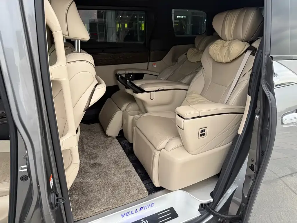 Toyota Vellfire — фото 5