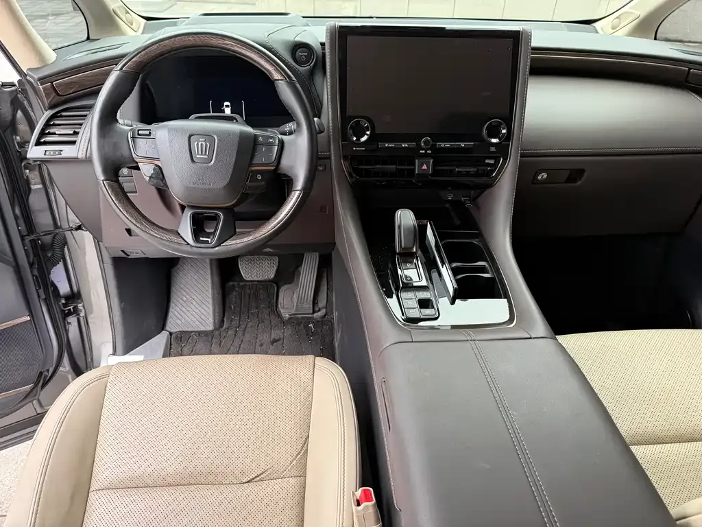 Toyota Vellfire — фото 6