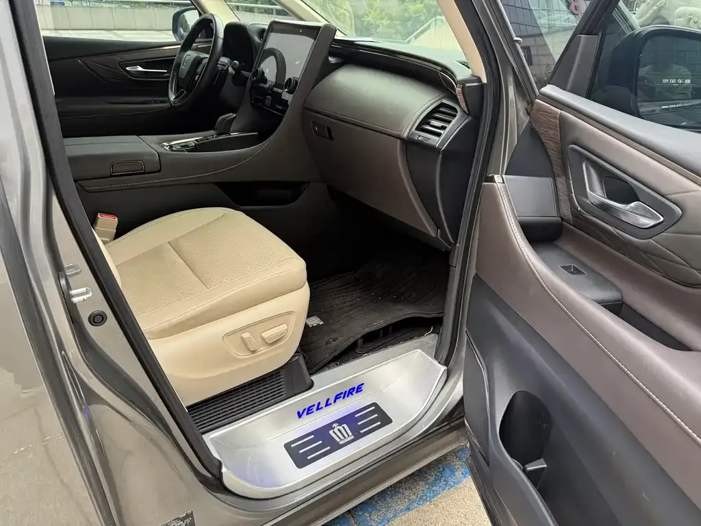 Toyota Vellfire — фото 7