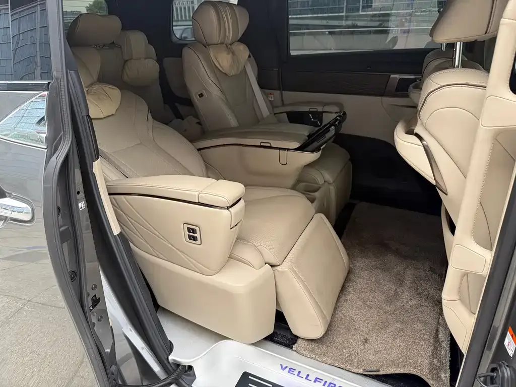 Toyota Vellfire — фото 8