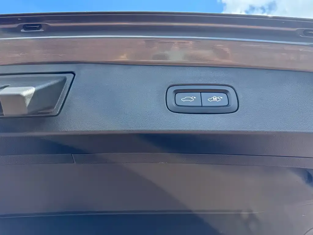 Lynk & Co 06 2023 из CN, фото 10