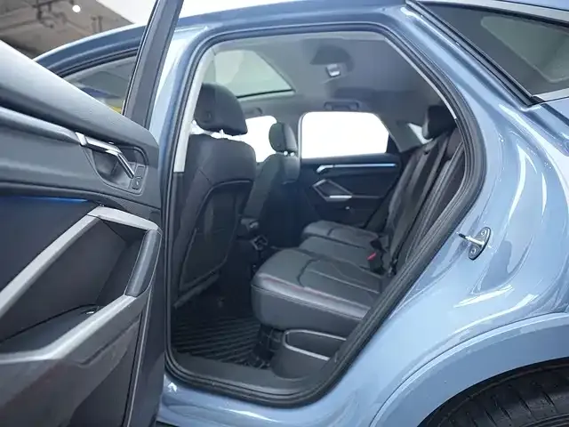 Audi Q3 Sportback — фото 10