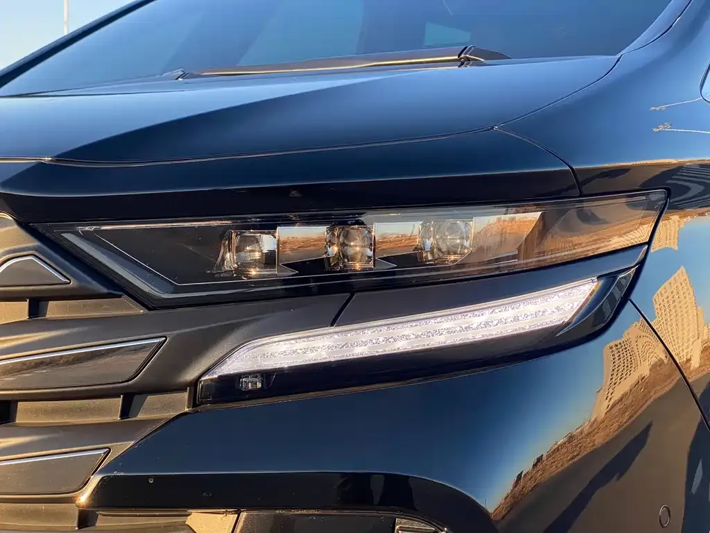 Toyota Vellfire — фото 2