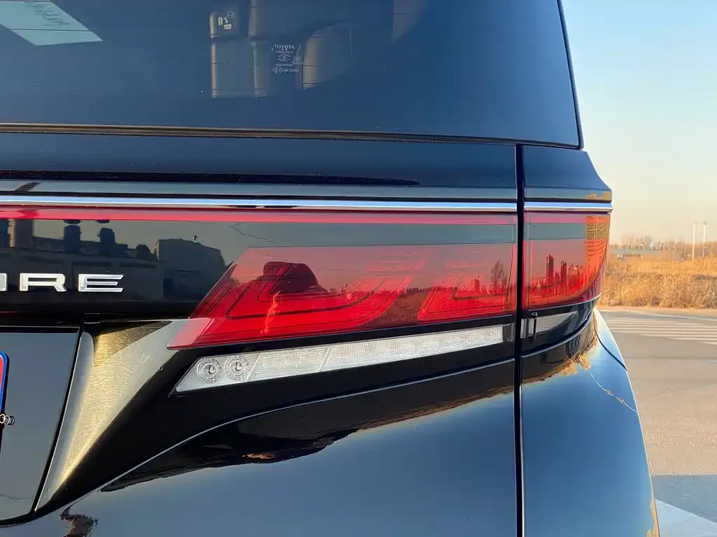 Toyota Vellfire — фото 8