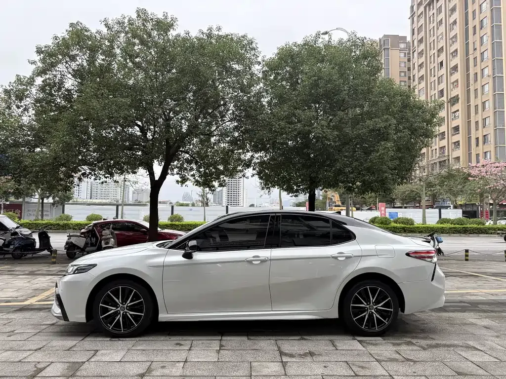 Toyota Camry — фото 7
