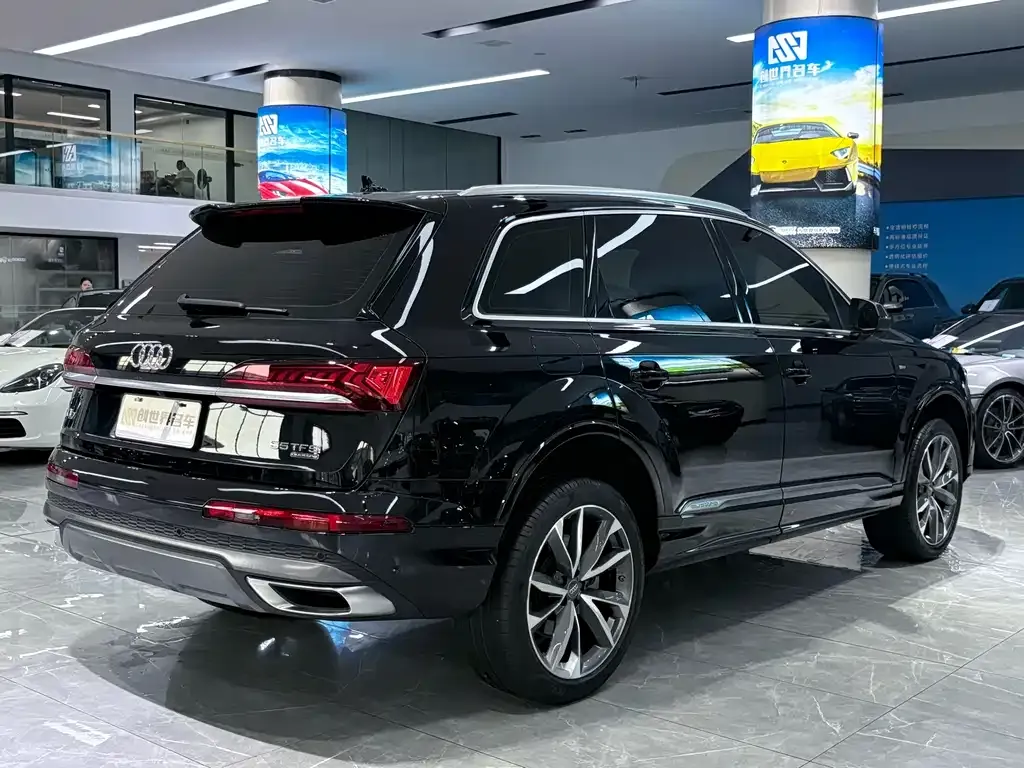 Audi Q7 2021 из CN, фото 4