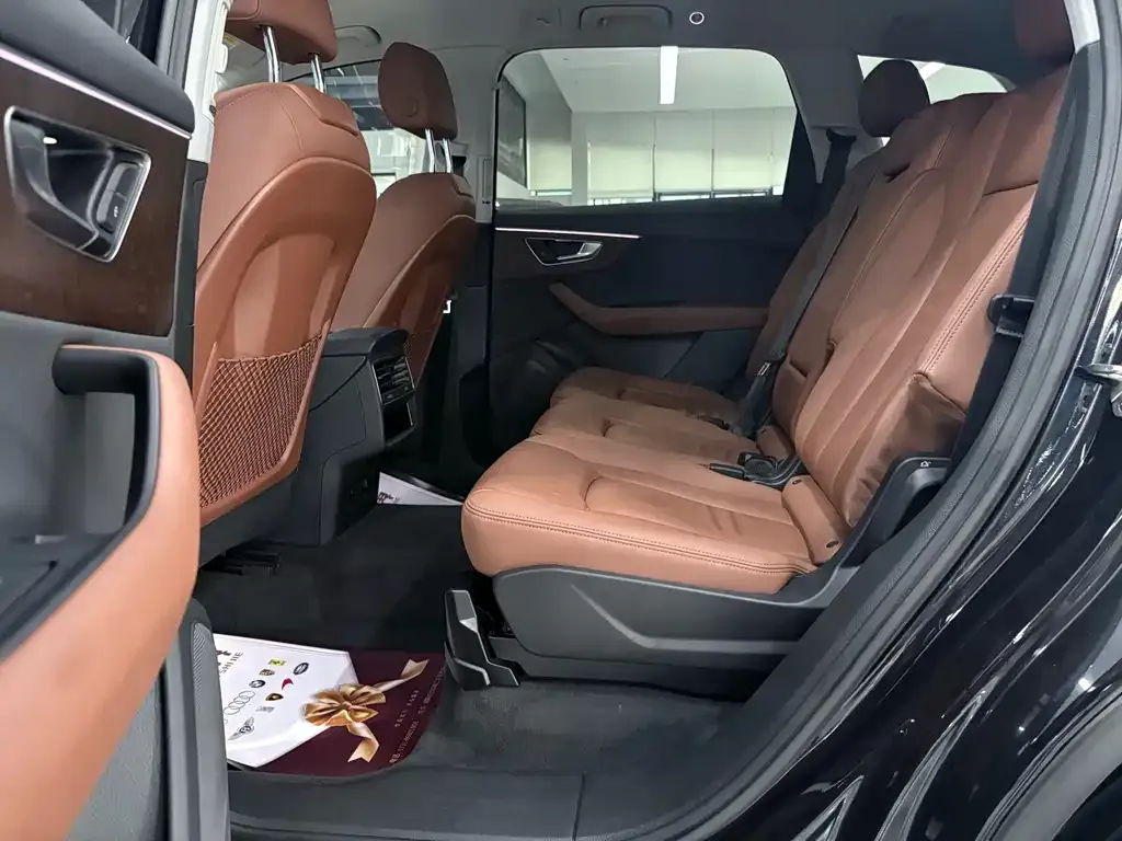 Audi Q7 2021 из CN, фото 9