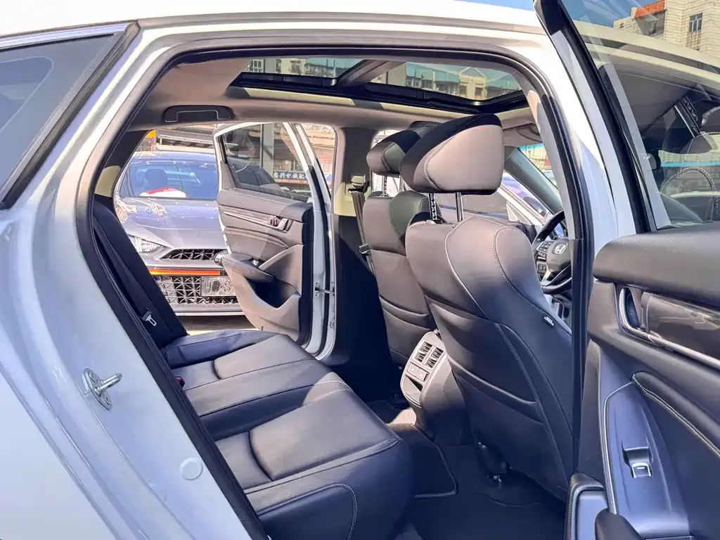 Honda Accord — фото 10