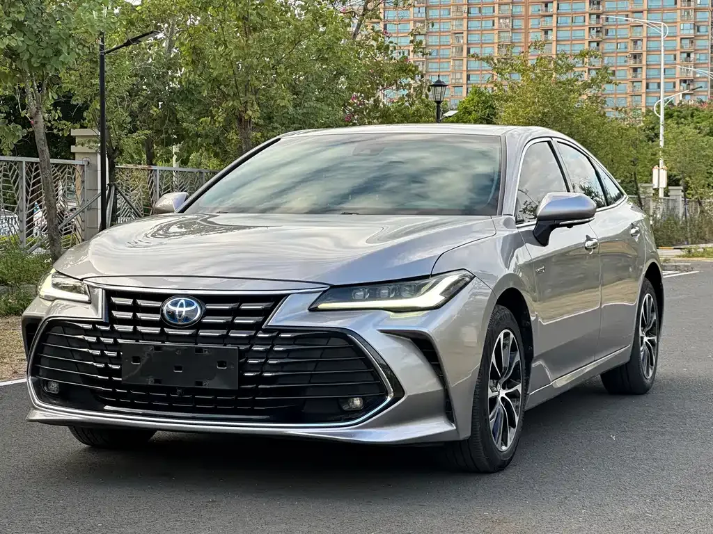 Toyota Avalon — фото 1