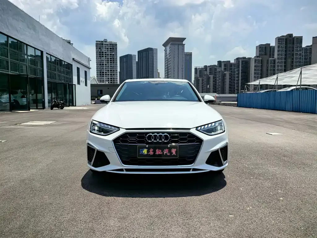 Audi A4L 2022 из CN, фото 1