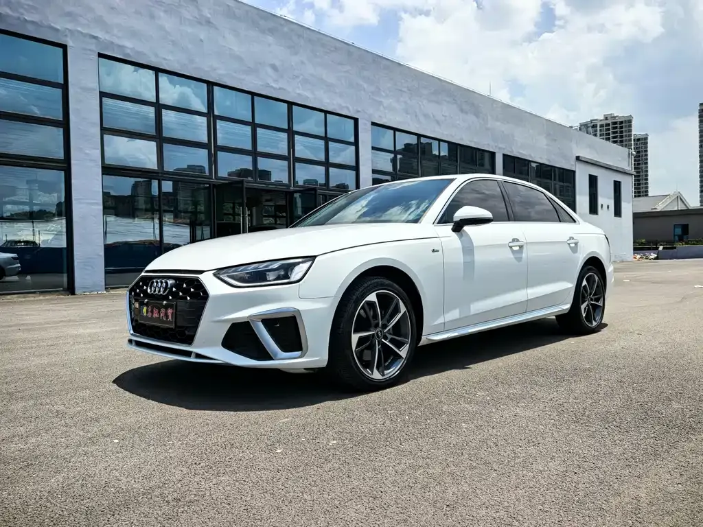Audi A4L 2022 из CN, фото 2