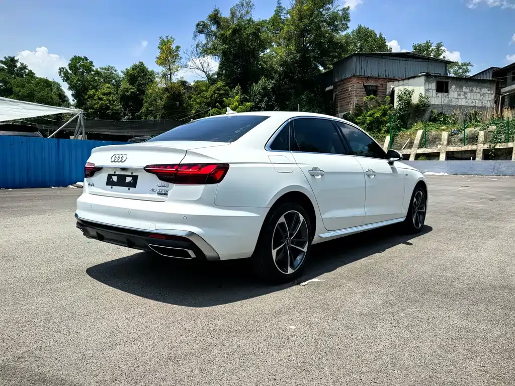 Audi A4L 2022 из CN, фото 4